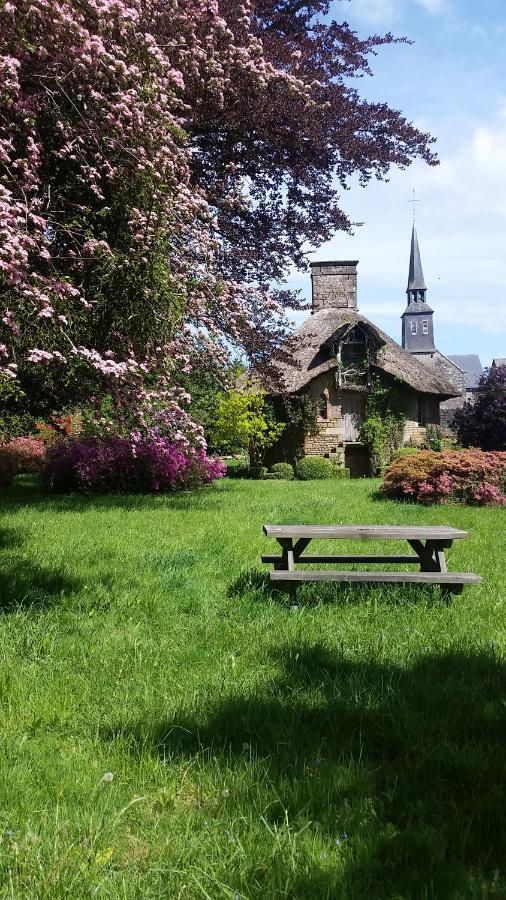 Villa La Tiny Du Parc : Saint Symphorien Des Monts Ernée Esterno foto
